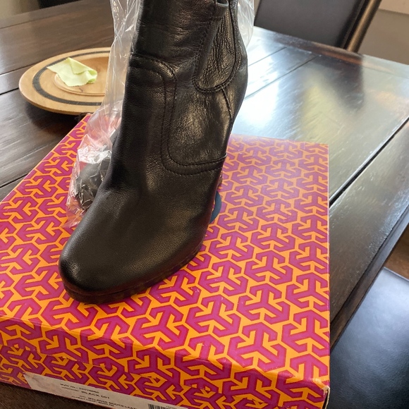 TORY BURCH BOOTS!!! - Picture 3 of 8